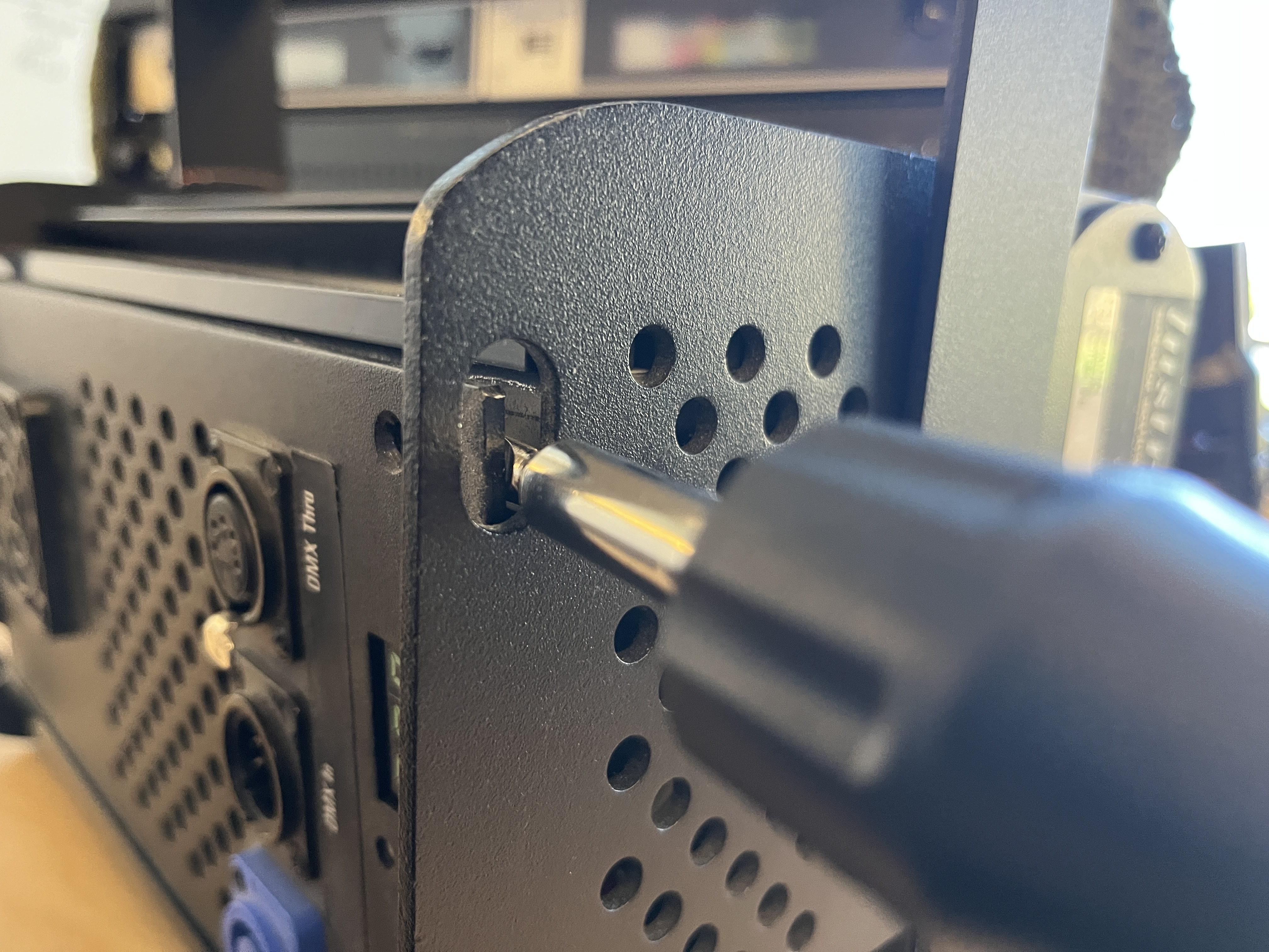 Prying Open Selador.png